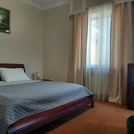 Hotel срібний водограй