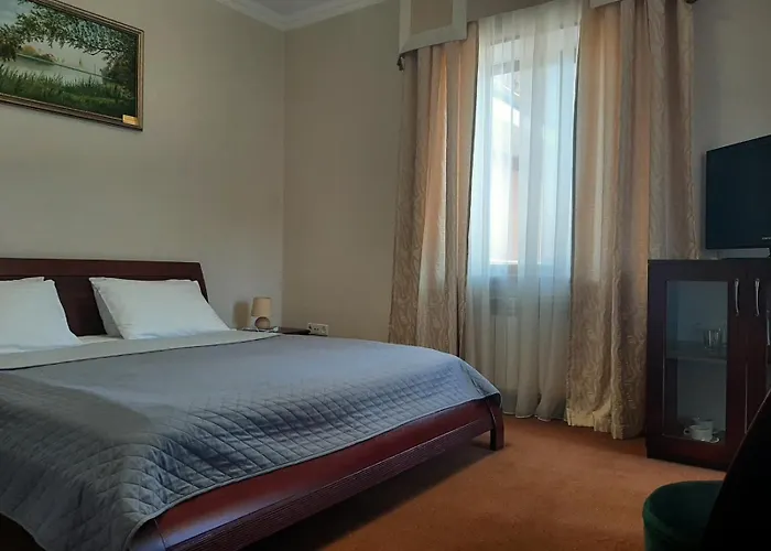 酒店 срібний водограй