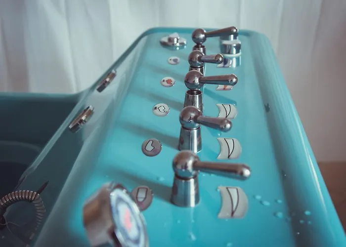 酒店 срібний водограй