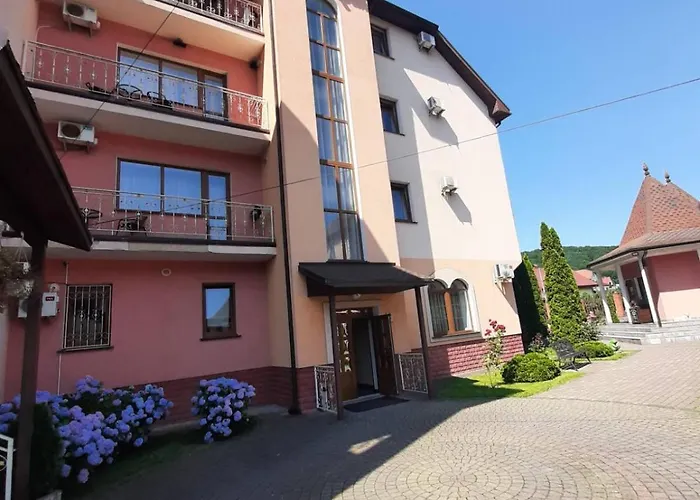 Hotel срібний водограй Poljana